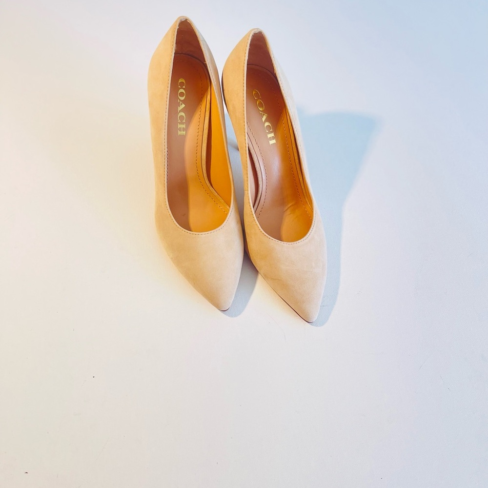 Coach Skyler Pump Women size 8.5 Biege Velvet Slip On Suede 3.5" Heel / New